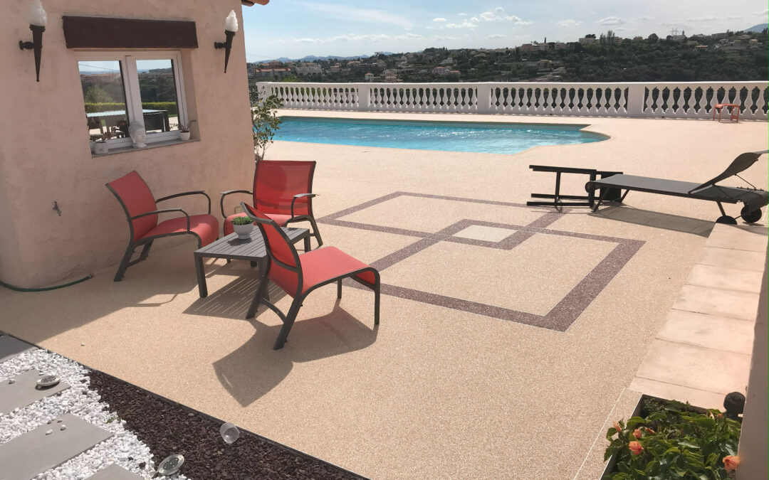 idées autour de votre piscine en moquette de pierre